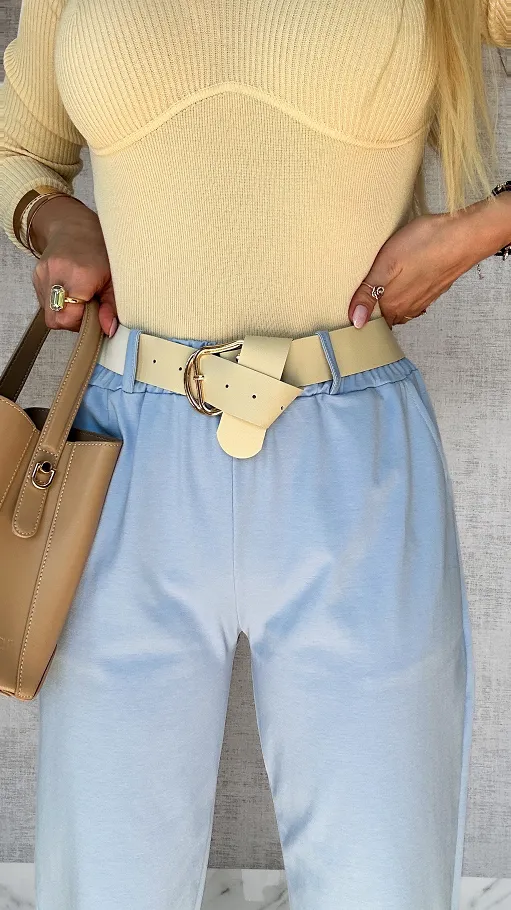 Bawełniane spodnie w jasno niebieskim kolorze z paskiem ONE SIZE - P118