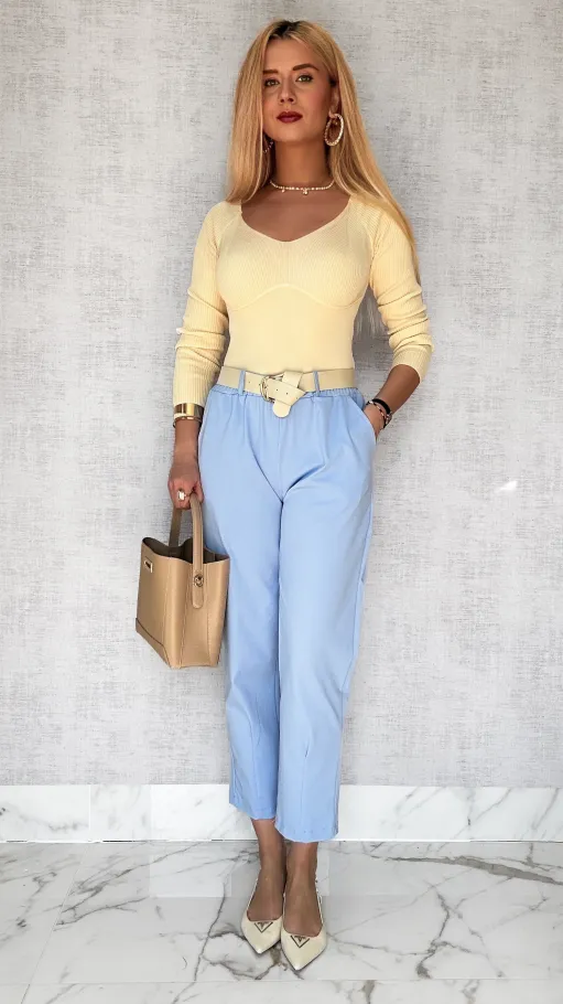 Bawełniane spodnie w jasno niebieskim kolorze z paskiem ONE SIZE - P118