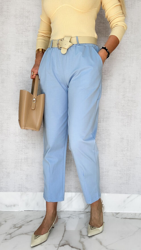 Bawełniane spodnie w jasno niebieskim kolorze z paskiem ONE SIZE - P118