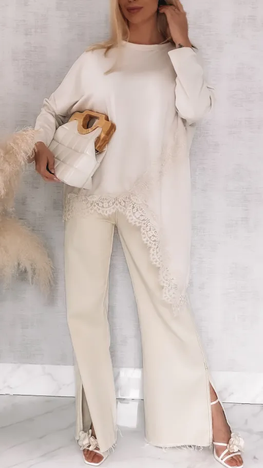 Asymetryczna beżowa bluzka obszyta koronką ONE SIZE - R819