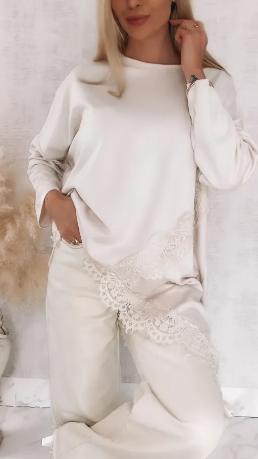 Asymetryczna beżowa bluzka obszyta koronką ONE SIZE - R819