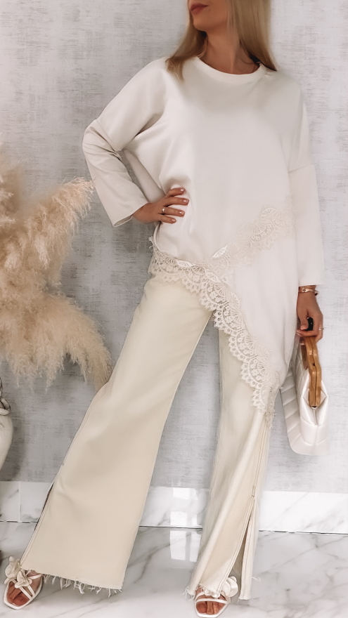 Asymetryczna beżowa bluzka obszyta koronką ONE SIZE - R819