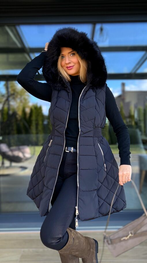Pikowana rozkloszowana kamizelka z kapturem BLACK - R229