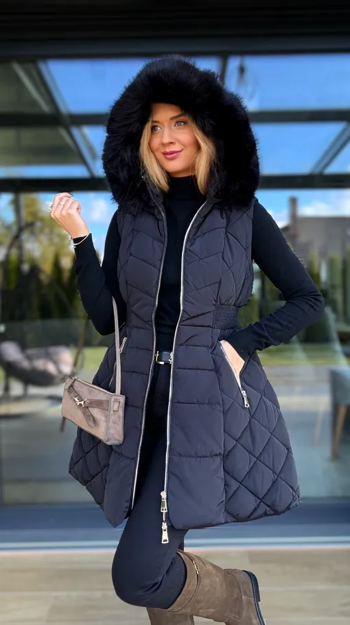 Pikowana rozkloszowana kamizelka z kapturem BLACK - R229