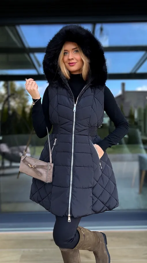 Pikowana rozkloszowana kamizelka z kapturem BLACK - R229