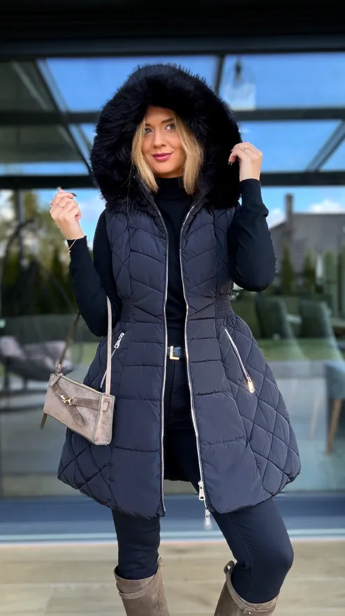 Pikowana rozkloszowana kamizelka z kapturem BLACK - R229