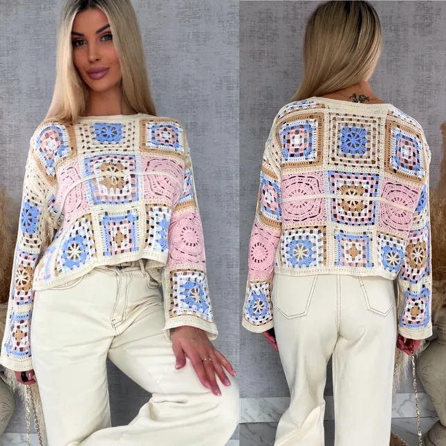 Wiosenny ażurowy sweterek w szydełkowym stylu RÓŻ z niebieskim - R690B