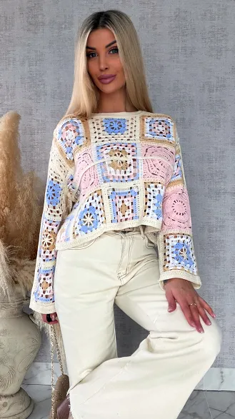 Wiosenny ażurowy sweterek w szydełkowym stylu RÓŻ z niebieskim - R690B