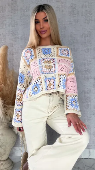 Wiosenny ażurowy sweterek w szydełkowym stylu RÓŻ z niebieskim - R690B