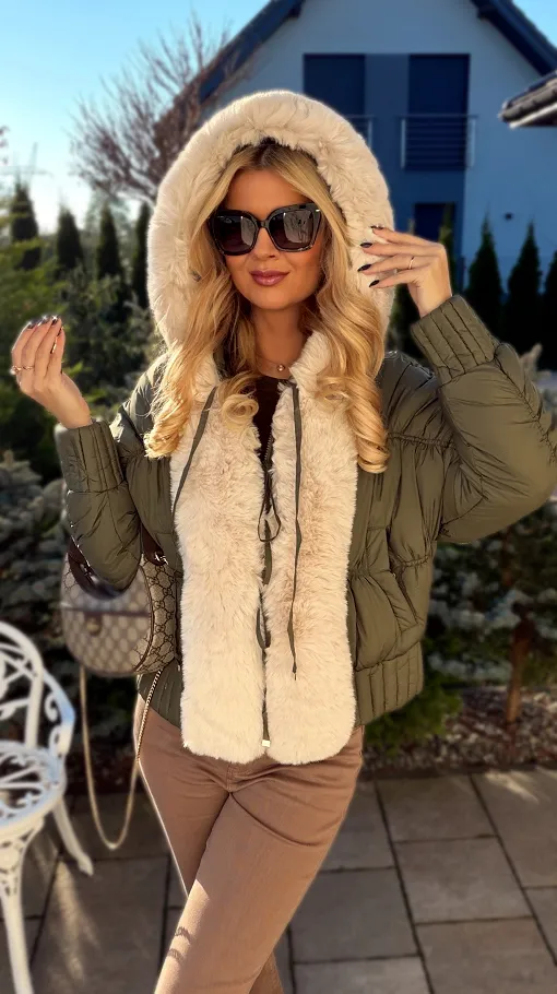 Lekka kurtka zimowa z futerkiem w stylu bomberka KHAKI - R303A