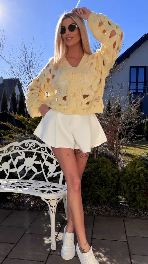 Modny ażurowy sweter z wiskozy ONE SIZE żółty - R772