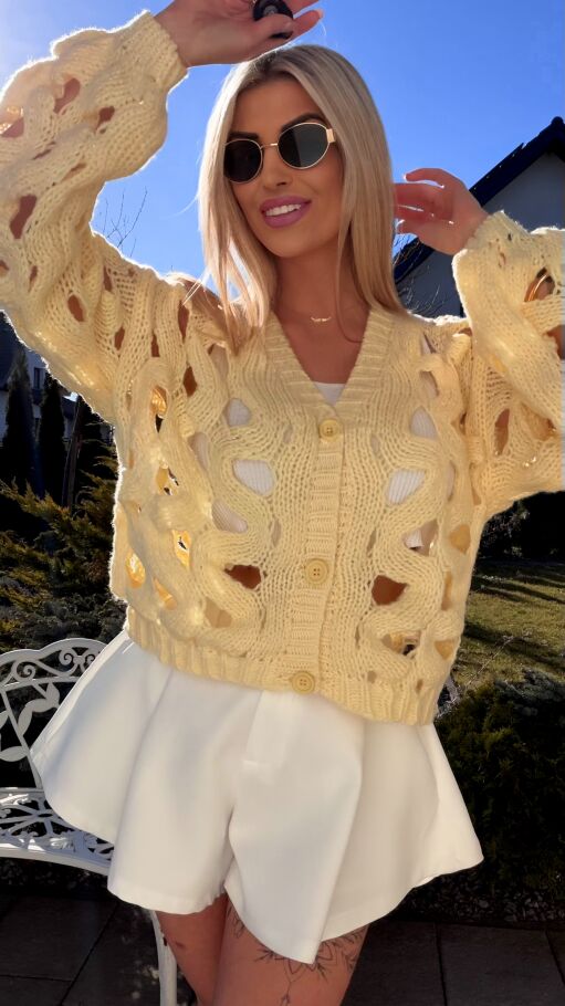 Modny ażurowy sweter z wiskozy ONE SIZE żółty - R772