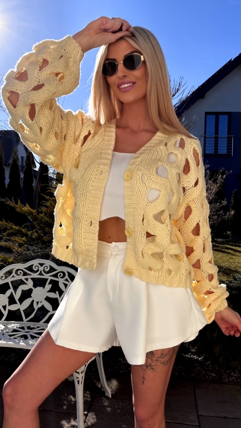 Modny ażurowy sweter z wiskozy ONE SIZE żółty - R772