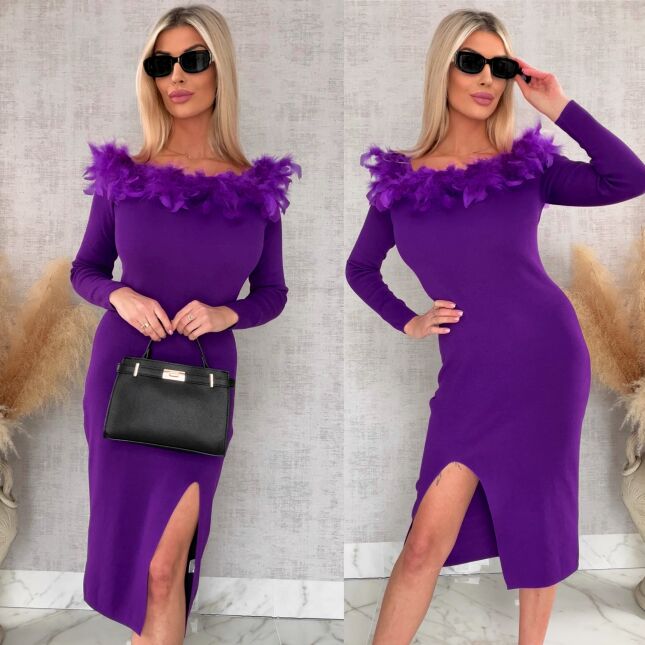 Purpurowa sukienka z dzianiny z rozcięciem i piórami ONE SIZE - R698