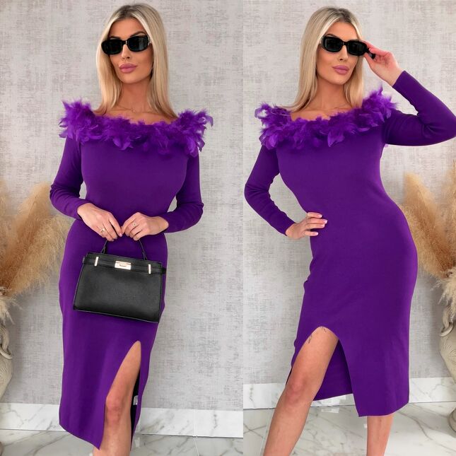 Purpurowa sukienka z dzianiny z rozcięciem i piórami ONE SIZE - R698
