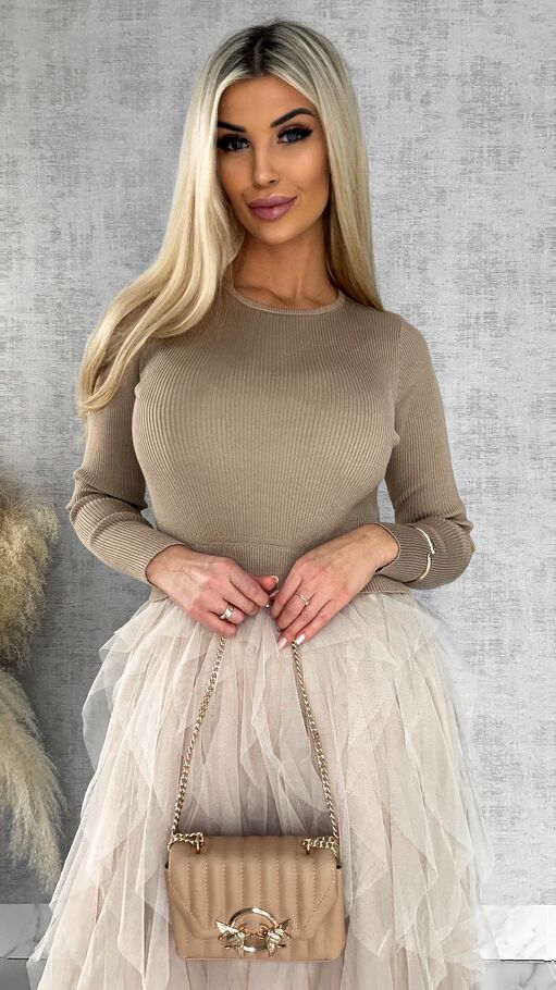Stylowa beżowa sukienka dzianinowa z tiulem ONE SIZE - R543