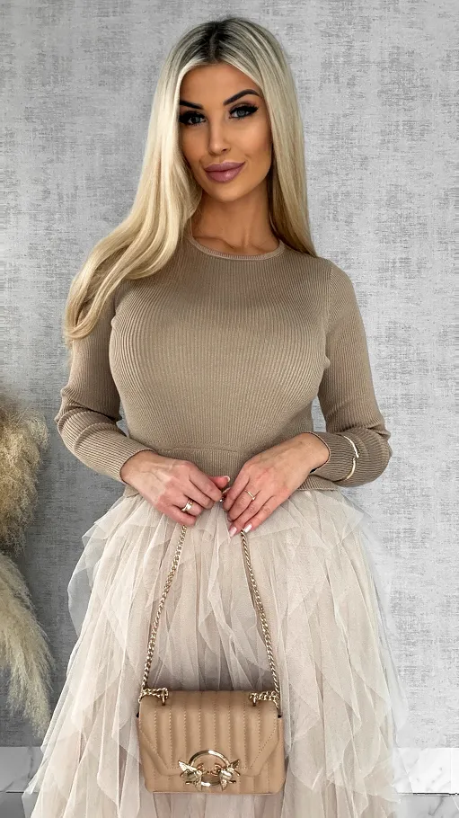 Stylowa beżowa sukienka dzianinowa z tiulem ONE SIZE - R543