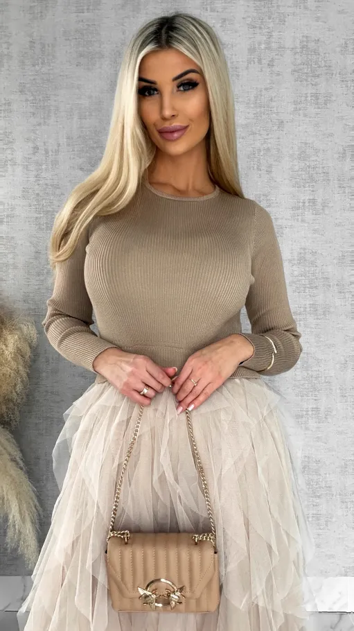 Stylowa beżowa sukienka dzianinowa z tiulem ONE SIZE - R543
