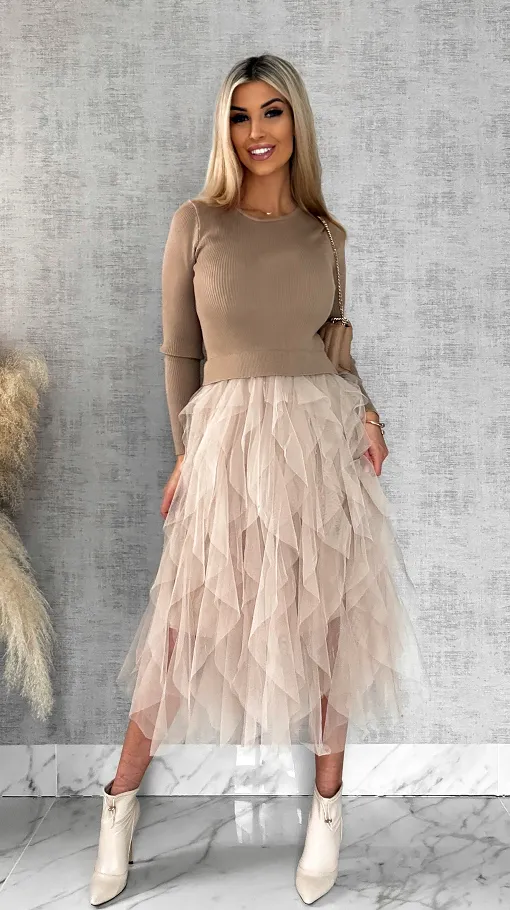 Stylowa beżowa sukienka dzianinowa z tiulem ONE SIZE - R543