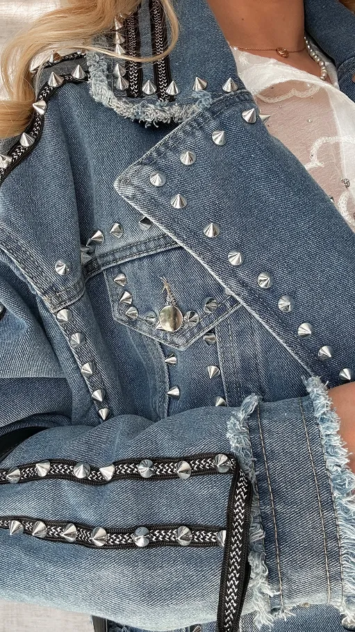 Kurtka jeansowa RAMONESKA z ozdobną taśmą i ćwiekami ONE SIZE - P578