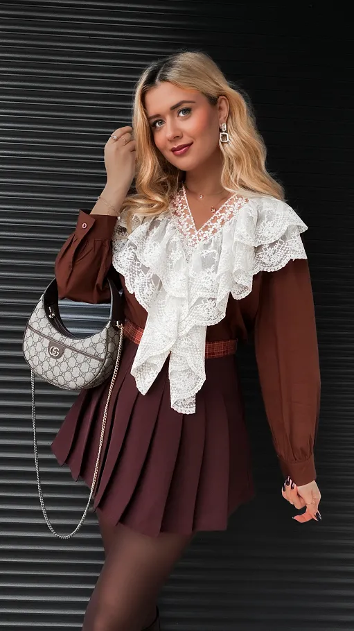 Brązowa bawełniana bluzka z białą koronką na dekolcie ONE SIZE - R388A