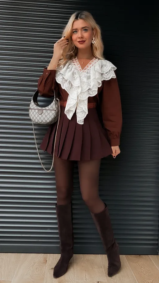 Brązowa bawełniana bluzka z białą koronką na dekolcie ONE SIZE - R388A