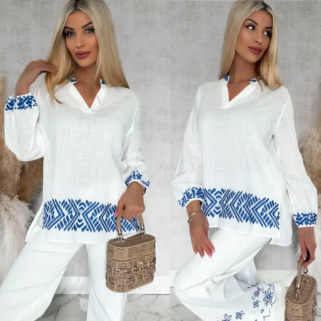 Biała bawełniana bluzka w luźnym stylu z haftowaniem ONE SIZE - R816