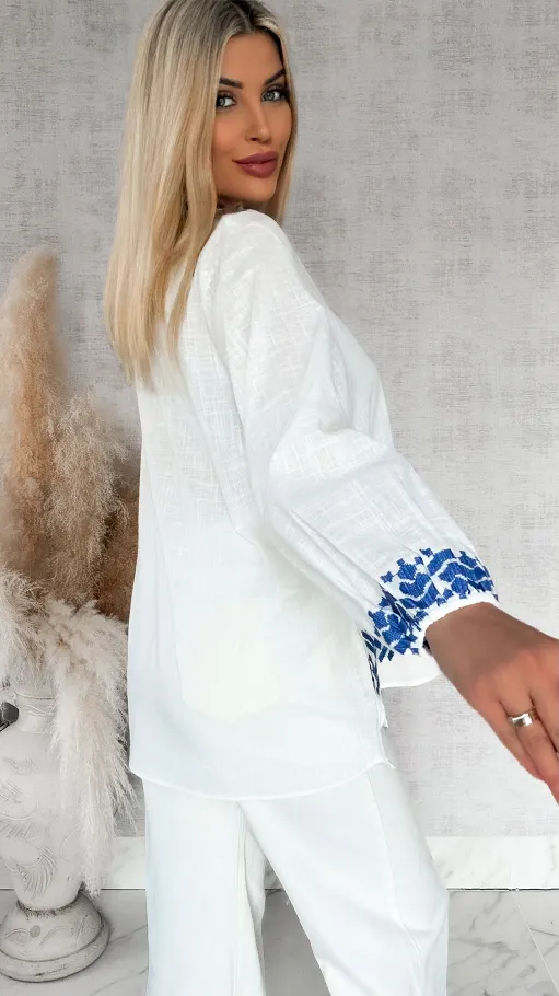 Biała bawełniana bluzka w luźnym stylu z haftowaniem ONE SIZE - R816