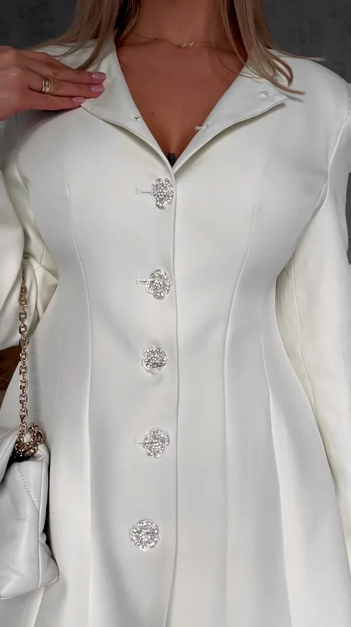 Elegancka sukienka marynarkowa z ozdobnymi guzikami ECRU - R703