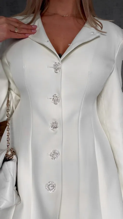 Elegancka sukienka marynarkowa z ozdobnymi guzikami ECRU - R703