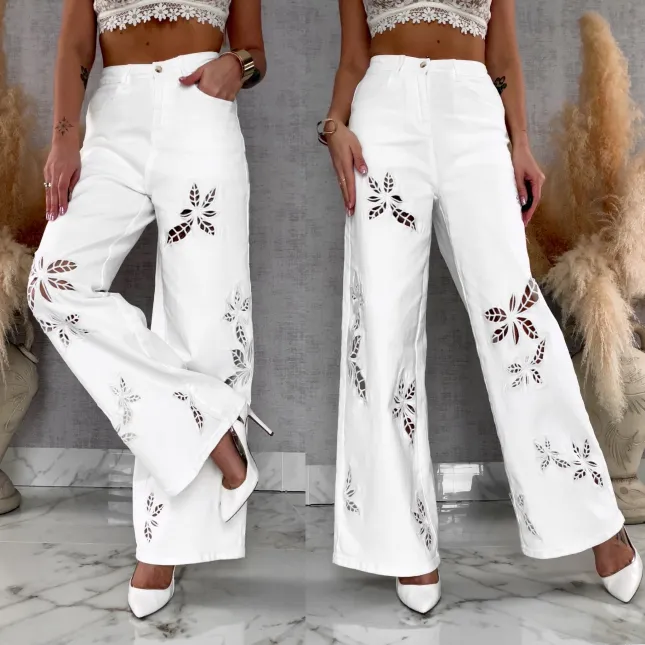 Oryginalne elastyczne spodnie jeansy z haftowanymi kwiatami BIAŁE - R709