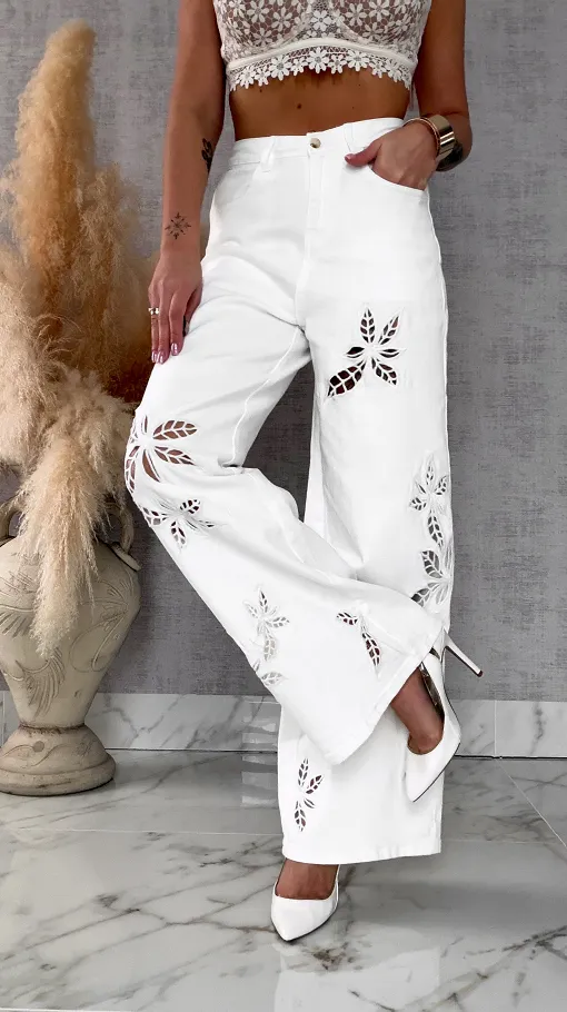 Oryginalne elastyczne spodnie jeansy z haftowanymi kwiatami BIAŁE - R709
