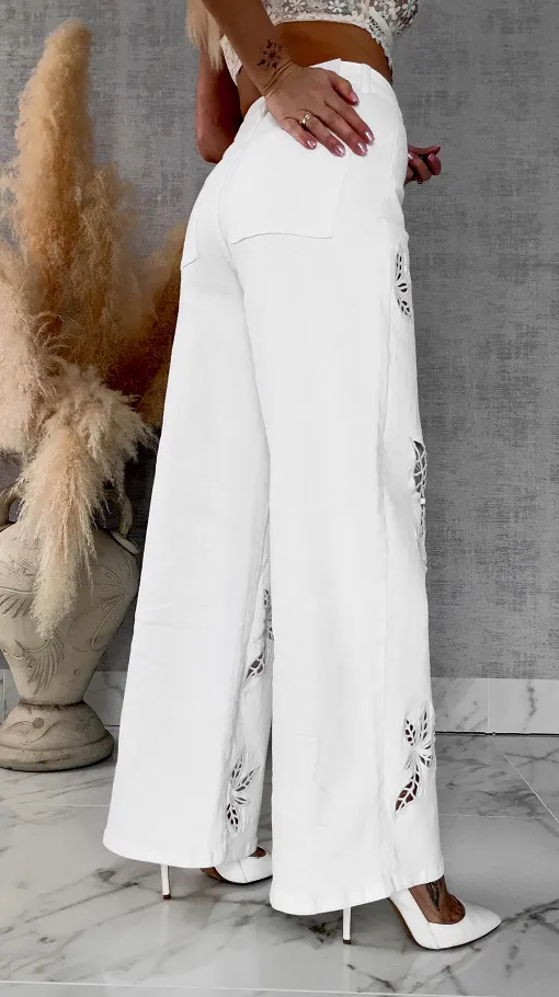 Oryginalne elastyczne spodnie jeansy z haftowanymi kwiatami BIAŁE - R709