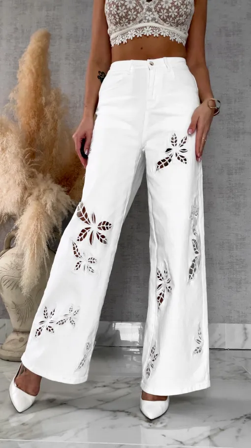 Oryginalne elastyczne spodnie jeansy z haftowanymi kwiatami BIAŁE - R709