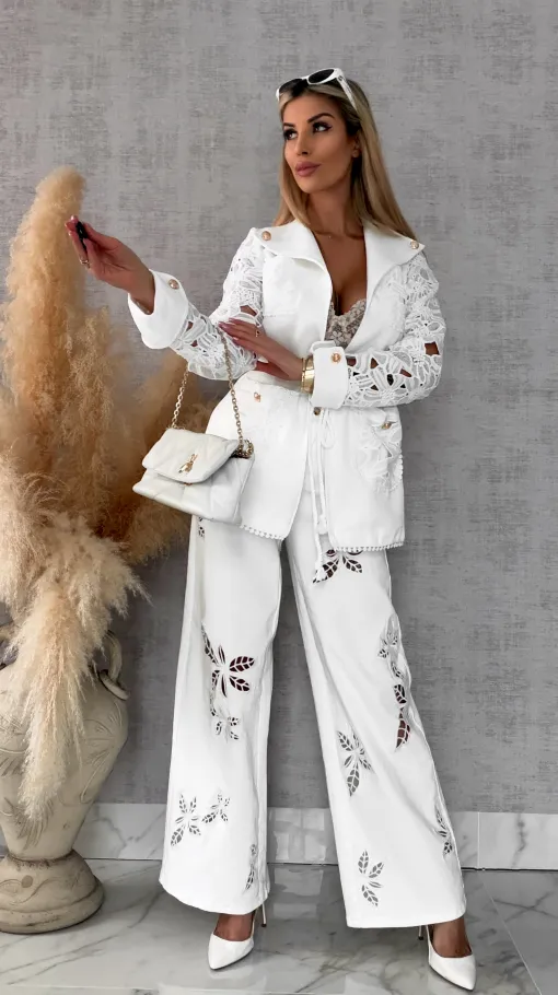 Oryginalne elastyczne spodnie jeansy z haftowanymi kwiatami BIAŁE - R709