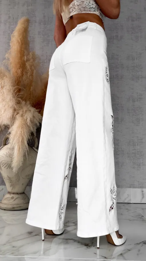 Oryginalne elastyczne spodnie jeansy z haftowanymi kwiatami BIAŁE - R709