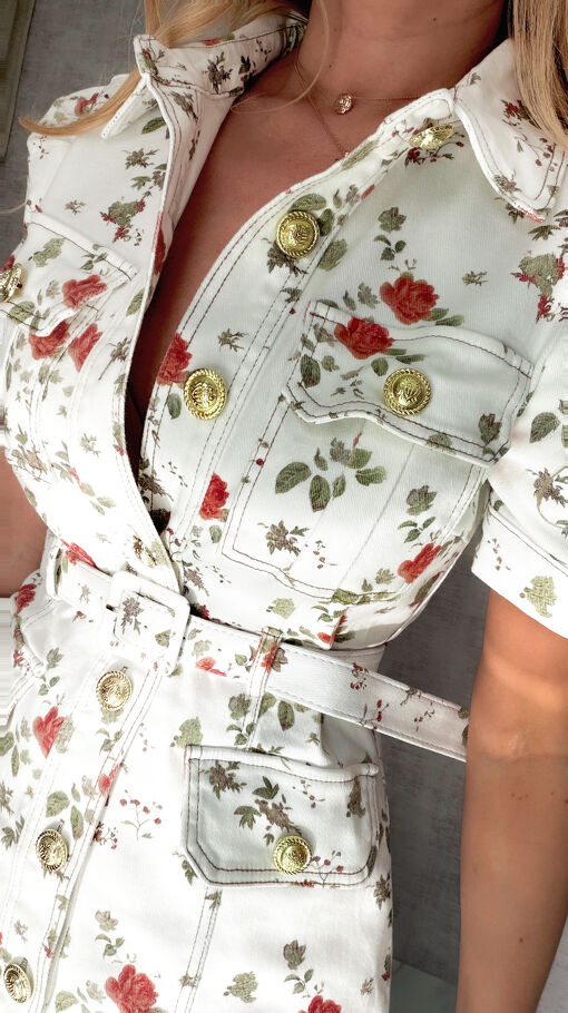Elastyczna jeansowa sukienka na lato w kolorowe kwiaty WHITE JEANS - S070