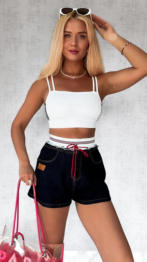 Elastyczne szorty jeansowe z ozdobnym gumowym pasem - P761