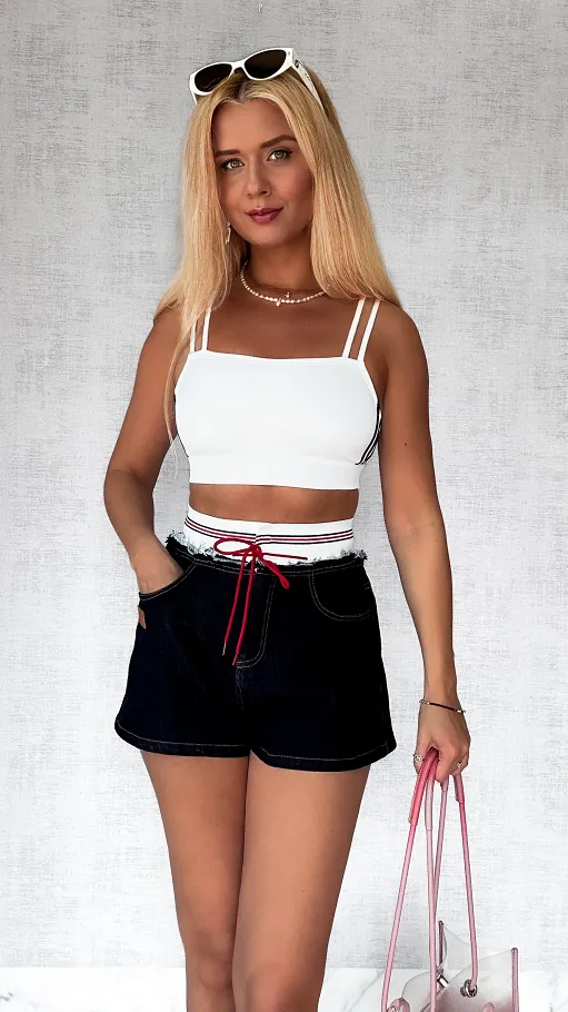 Elastyczne szorty jeansowe z ozdobnym gumowym pasem - P761