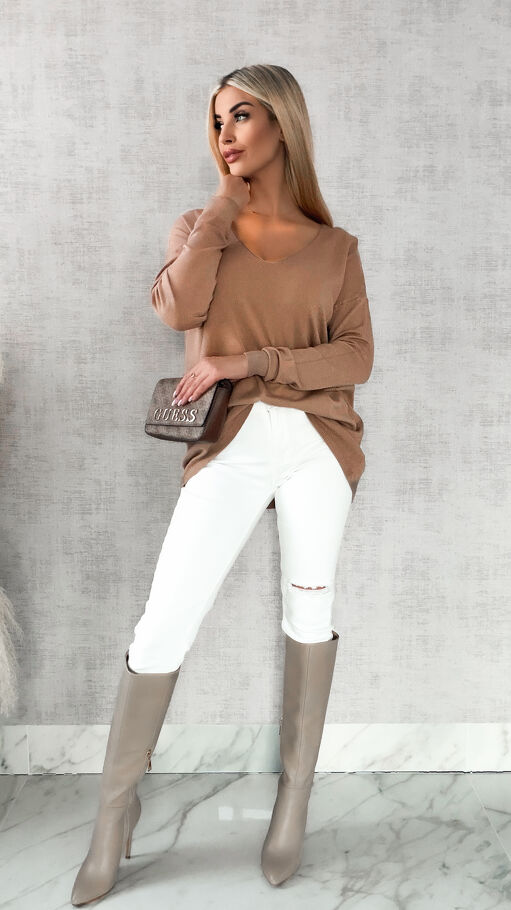 Lekki dzianinowy sweter w serek CAPPUCCINO one size - R313B