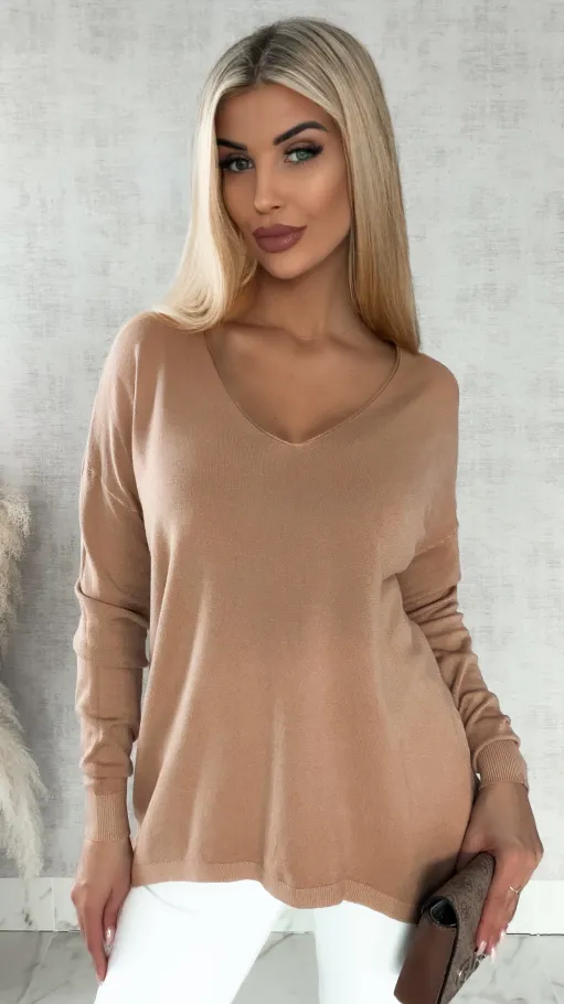 Lekki dzianinowy sweter w serek CAPPUCCINO one size - R313B