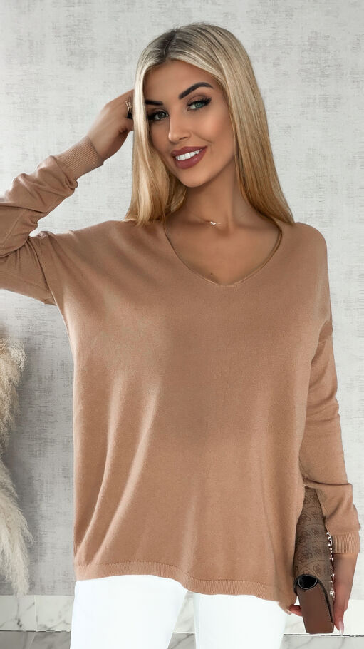 Lekki dzianinowy sweter w serek CAPPUCCINO one size - R313B