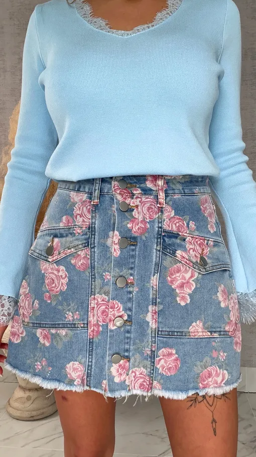 Super elastyczne jeansowe spódnico-spodenki w kwiaty BLUE JEANS - R619A