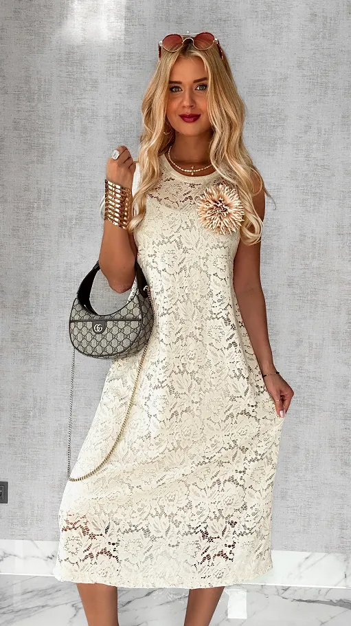 Długa koronkowa sukienka z kwiatem ONE SIZE ecru - P787