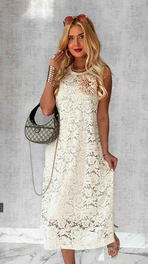 Długa koronkowa sukienka z kwiatem ONE SIZE ecru - P787