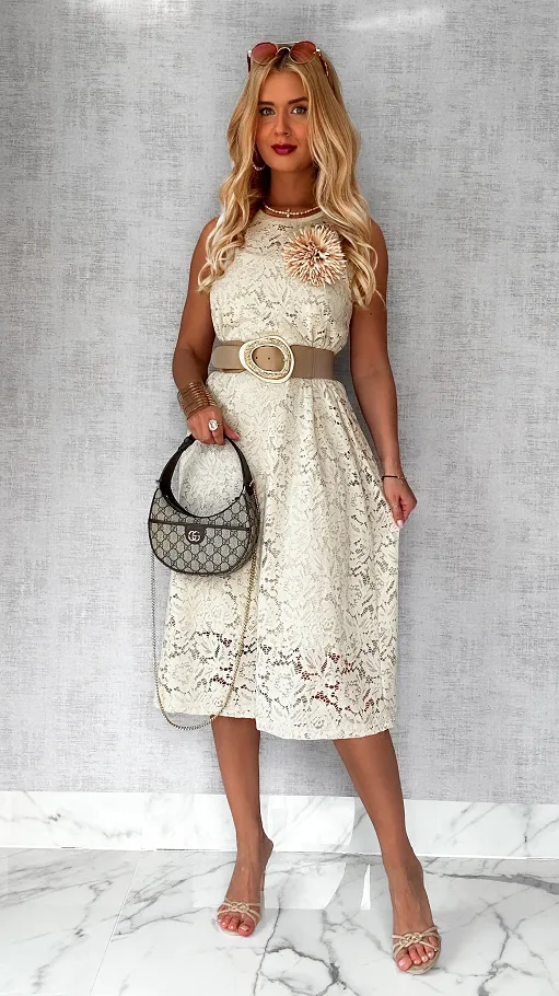 Długa koronkowa sukienka z kwiatem ONE SIZE ecru - P787