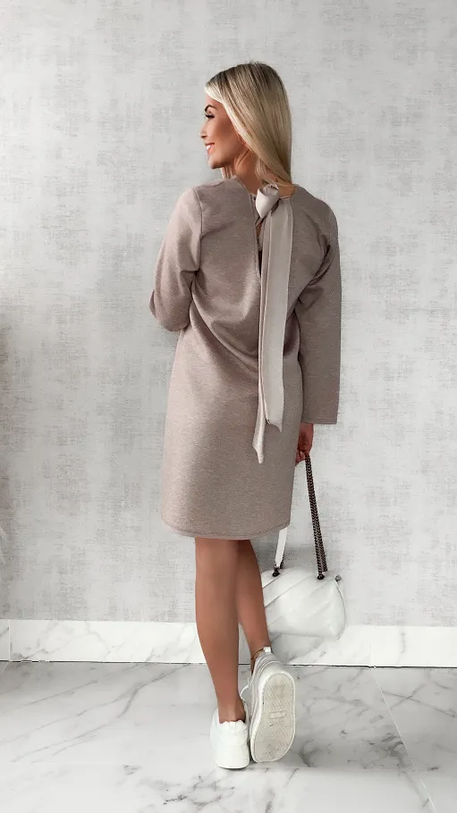 Luźna beżowa sukienka z wiązaniem z tyłu ONE SIZE - P222