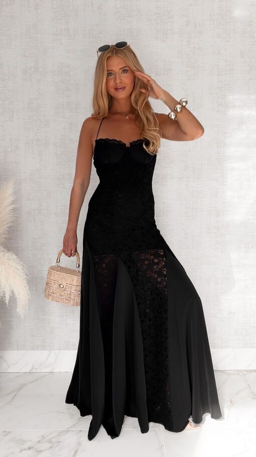 Elegancka maxi długa sukienka z koronki BLACK - S061A