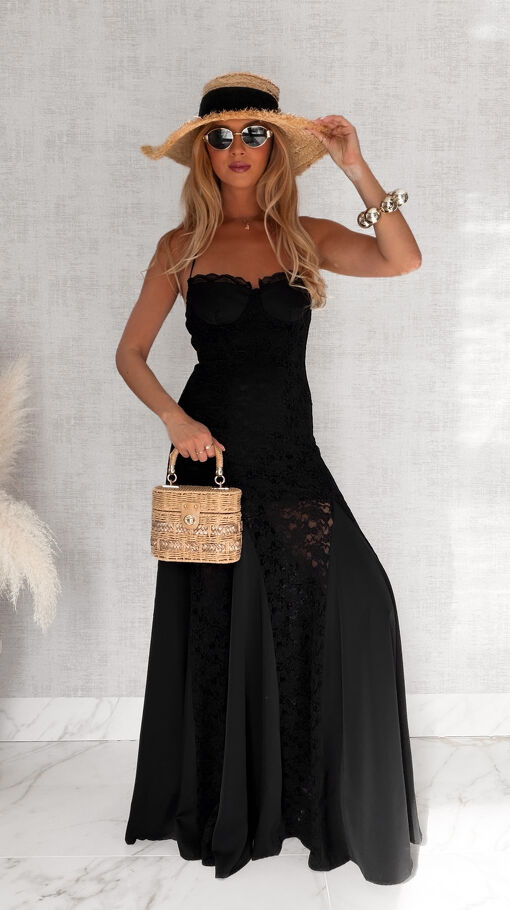 Elegancka maxi długa sukienka z koronki BLACK - S061A
