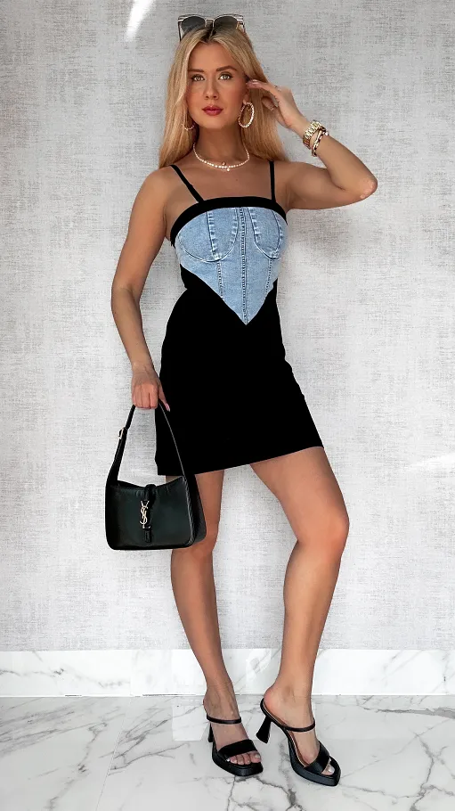 Dzianinowa elastyczna sukienka z jeansowym dekoltem - P588